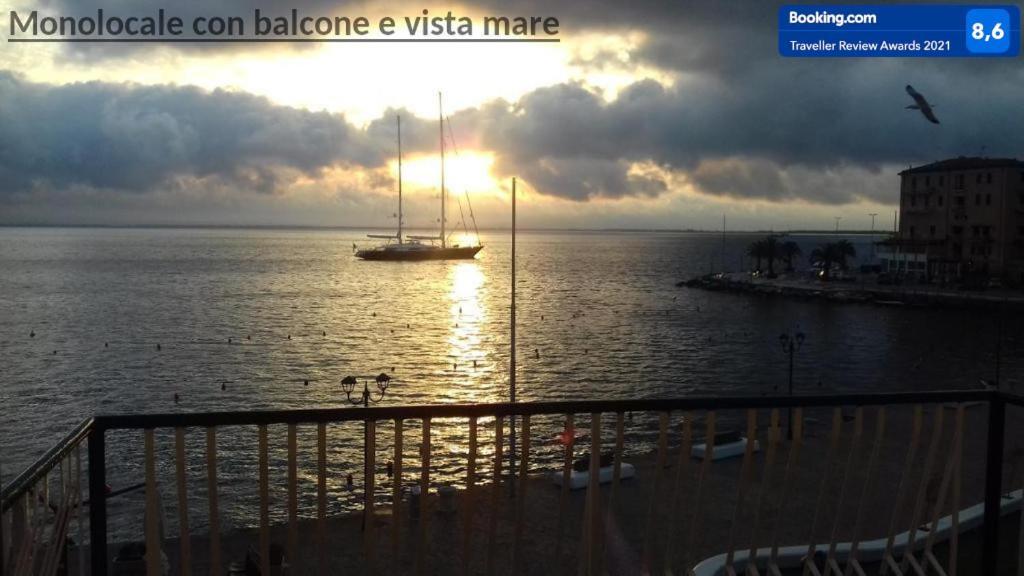 Ampio Monolocale Con Balcone Fronte Mare Villa Porto Santo Stefano  Luaran gambar